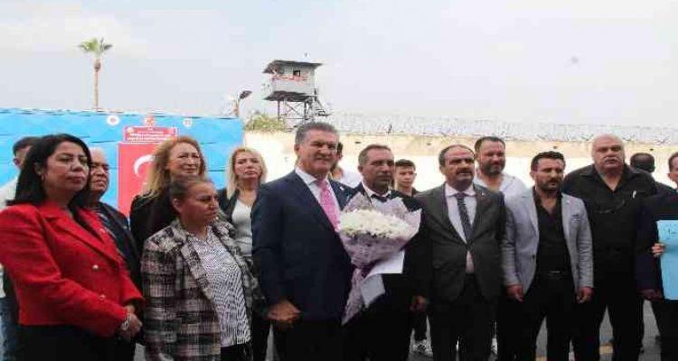 Mustafa Sarıgül: Futbol sahalarında 8 Türk, 3 yabancı olmalı