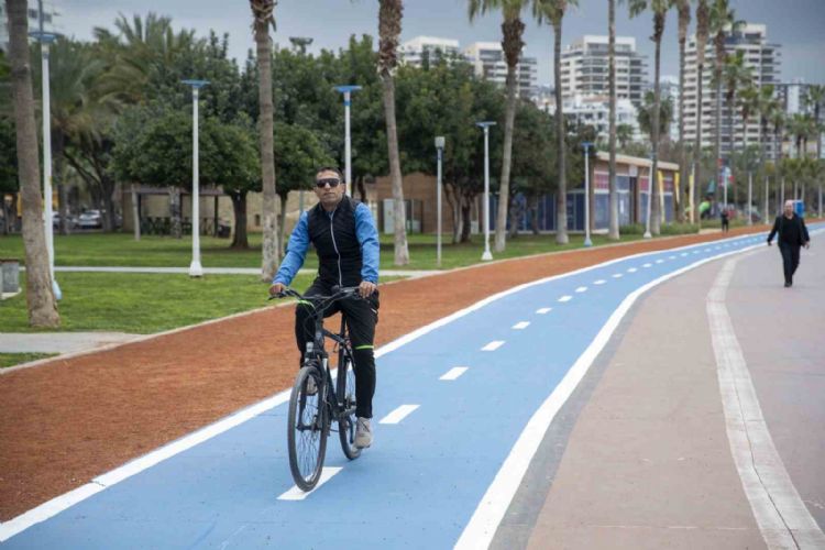 Mersin’de bisiklet ve koşu yollara yenilendi