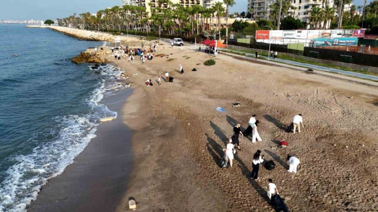 Genç fenomenin temizlik akımına Mersin Büyükşehir Belediyesinden destek