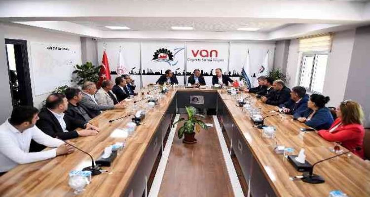 Başkan Seçer: "Belediyeler, iş dünyası ve OSB ile iç içe olmalı"