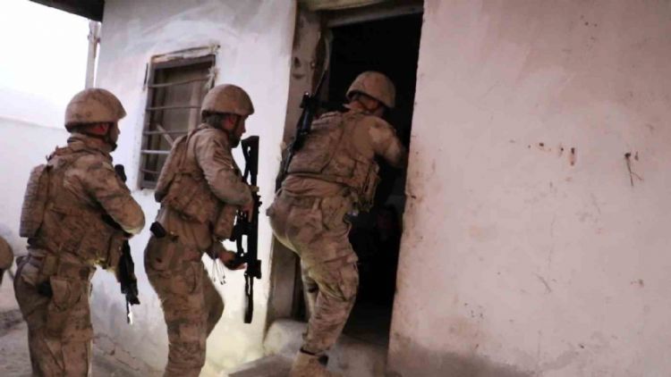 Mersin’de ‘Kahramanlar’ operasyonunda gözaltına alınan 4 örgüt üyesi tutukladı