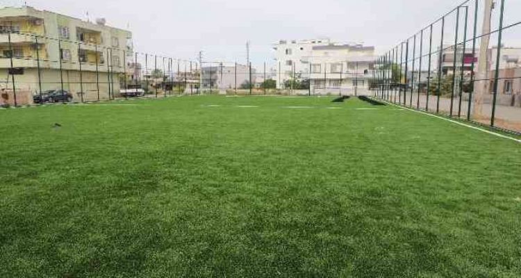 Karaduvar Futbol Sahası'nda sona yaklaşıldı