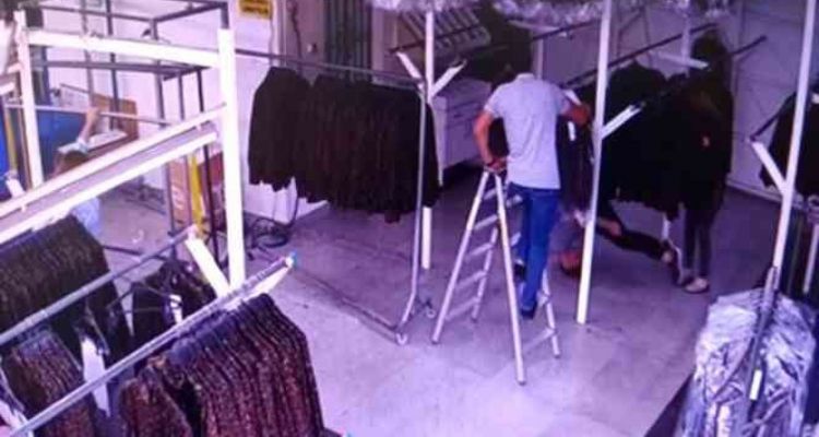 Boynunun üstüne düşen genç hayatını kaybetti