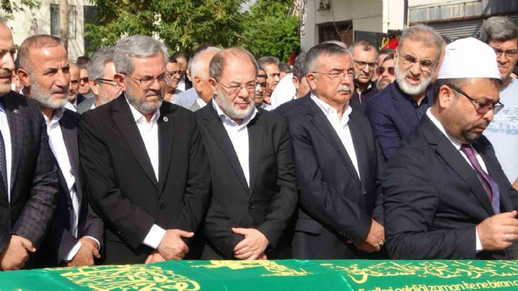 Ankara Üniversitesi Rektörü Ünüvar’ın vefat eden annesi, eski bakanların katılımıyla uğurlandı