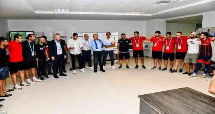 Vali Pehlivan, Yeni Mersin İdman Yurdu'nun ilk maçını izledi