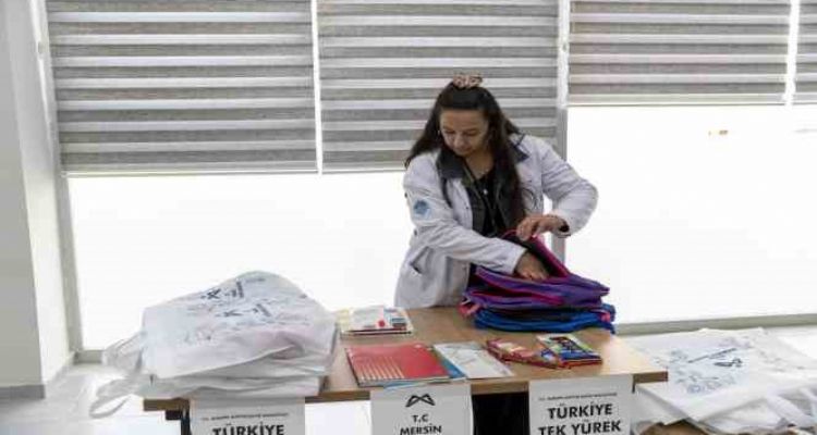 Mersin'de depremzede öğrencilere kırtasiye desteği