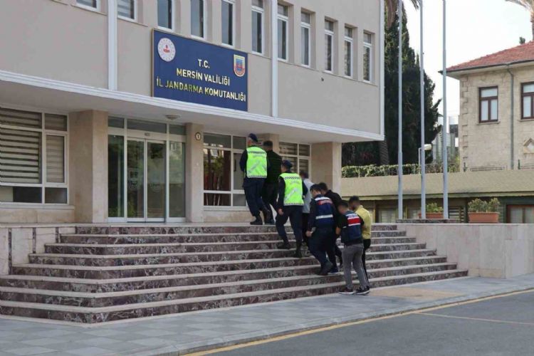 Mersin’de yakalanan 37 hükümlü cezaevine teslim edildi