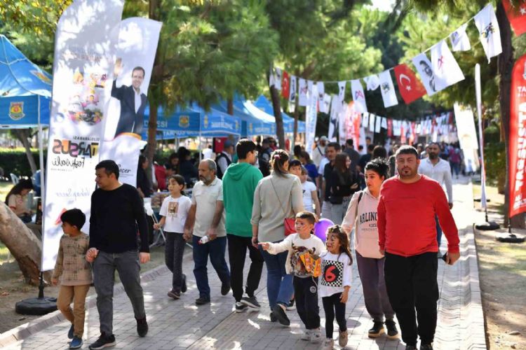 Tarsus Festivali esnafın yüzünü güldürdü