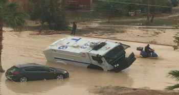 TOMA selde mahsur kaldı