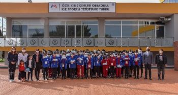 ‘Kır Çiçekleri' projesindeki öğrencilere suyun önemi anlatıldı