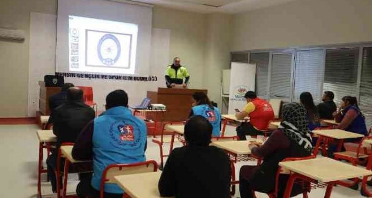 Mersin Gençlik Merkezi personeline trafik eğitimi