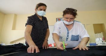 Kadınlar, Akdeniz Belediyesinin kurslarıyla meslek öğreniyor