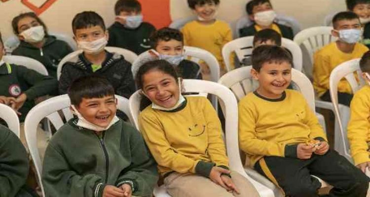 Büyükşehir Belediyesi, çocukları Hacivat ve Karagöz ile buluşturuyor