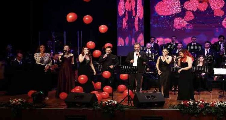 Başkan Seçer ve Meral Seçer, ‘Sevgililer Günü Konseri'ne katıldı