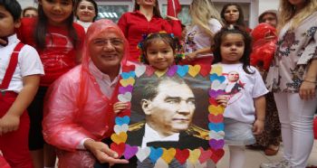 YAĞMURA ALDIRMADAN BAYRAM COŞKUSU