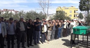 Fransa'da Korona virüsünden ölen Türk için memleketi Mersin'de gıyabi namazı kılındı