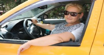 Mersin’in şoför Nebahat’ı, 6 yıldır direksiyon sallıyor