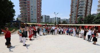 Başkan Tarhan, gönüllü maske ordusuna teşekkür belgesi verdi