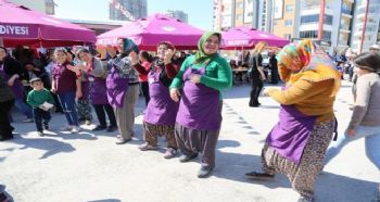 ŞALVARLA ZUMBA DANSI YAPTILAR