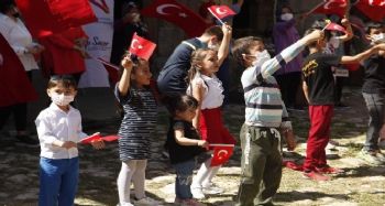 Mersin Büyükşehir Belediyesi kreşinde 23 Nisan coşkusu