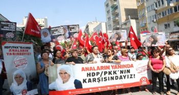 Diyarbakır'daki annelere destek verip, HDP'nin kapatılması için imza kampanyası başlattılar