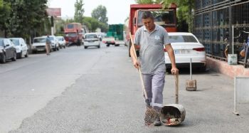 BELEDİYE TEMİZLİK İŞÇİSİNDEN ÖRNEK DAVRANIŞ