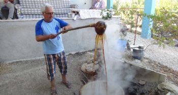 Mersin'de harnup pekmezi yapımına başlandı