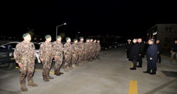 Vali Su, yılbaşı gecesinde görev yapan güvenlik güçlerini ziyaret etti