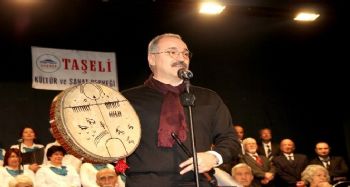 Kaymakam Emiroğlu, şaman davulu çalıp Doğu Türkistan'a selam yolladı