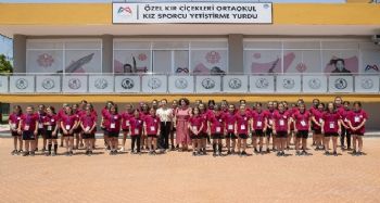 Meral Seçer ve Neptün Soyer ‘Kır Çiçekleri’ ile buluştu