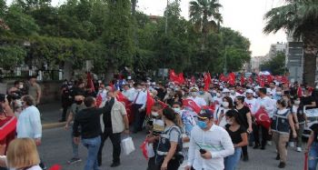 Mersinliler, 15 Temmuz'un yıl dönümünde meydanlara akın etti