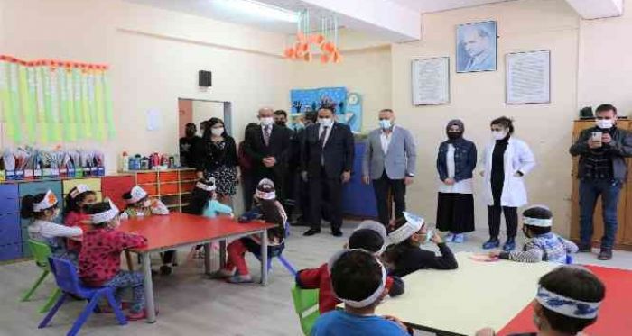 Başkan Yılmaz'dan öğrencilere diş bakım seti