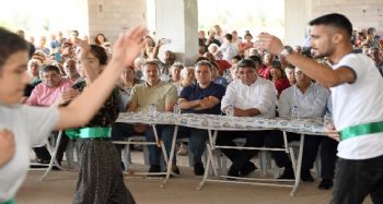 Aşure lokmaları Mezitli'de paylaşıldı