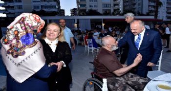 VALİ ÇAKACAK, ŞEHİT AİLELERİ VE GAZİLERLE İFTAR YEMEĞİNDE BULUŞTU