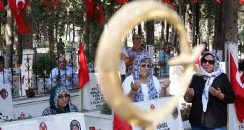 ŞEHİTLİKTE HÜZÜNLÜ BAYRAMLAŞMA