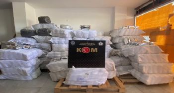 Silifke'de 1.8 ton gümrük kaçağı çay ele geçirildi