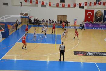 Kadın Basketbol ve Hentbol Takımları Galibiyet Serisini Sürdürdü