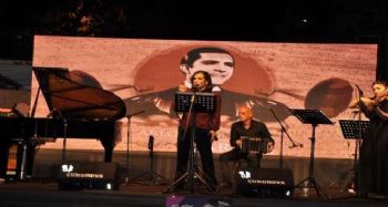 Ünlü Tenor Bülent Bezdüz, çocuklarıyla aynı sahneyi paylaştı