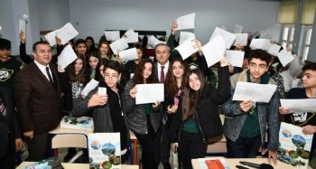 Mersin'de 400 bin 767 öğrenci karne heyecanı yaşadı