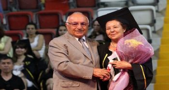 Kızının teşvikiyle üniversite sınavına giren şehit annesinden büyük başarı