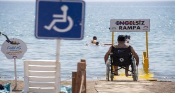 Mersin'de plajlara 10 yeni engelsiz rampası daha yerleştirildi