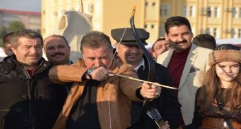MERSİN'DE KURTULUŞ COŞKUSU ETKİNLİKLERLE TAÇLANDI