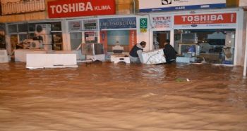 Sini Çayı taştı ev ve işyerleri sular altında kaldı