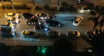 Mersin'de pes dedirten görüntü... Trafiği kesip, halay çektiler