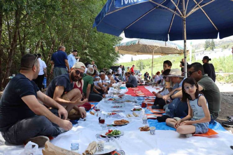 Mersin’de çevre sorunlarına karşı ‘Yeryüzü Sofrası’ kuruldu