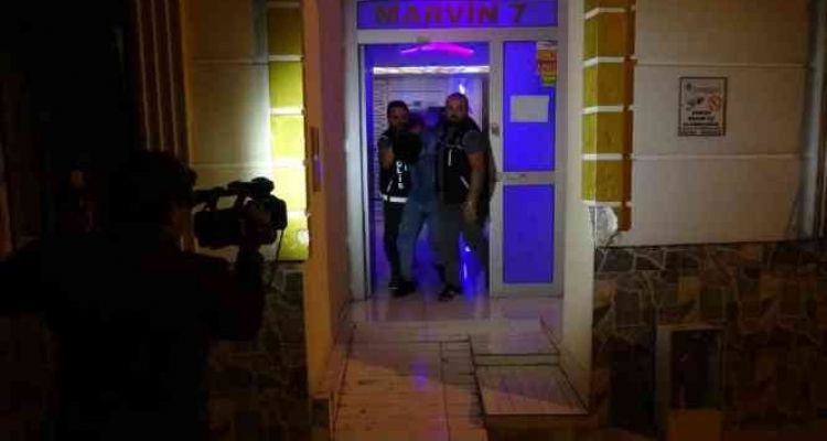 Evlerini uyuşturucu laboratuvarına çeviren çift adliyeye sevk edildi