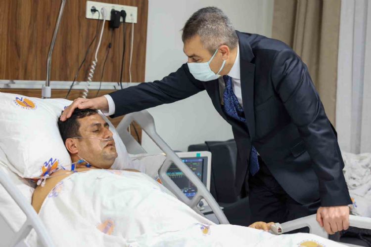 Öğrencinin vurduğu okul müdürü servise alındı, Bakan Tekin’le görüştü