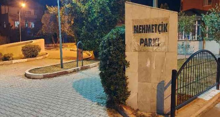 Parkta bıçaklı kavga: 1 ölü