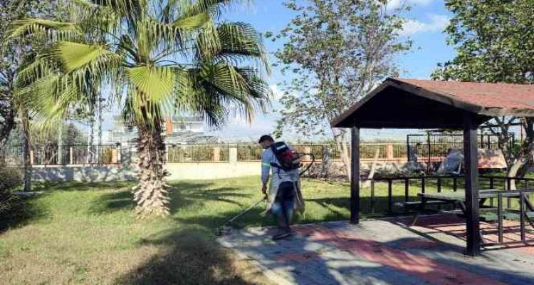Akdeniz'de yeşil alan ve spor tesisleri bakımdan geçiyor