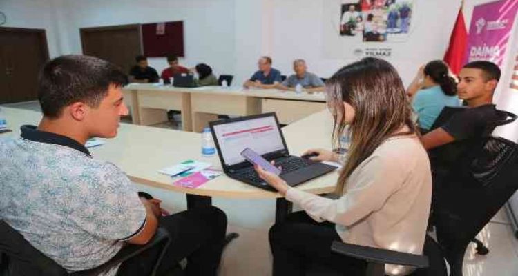 Toroslar Belediyesinden öğrencilere tercih desteği